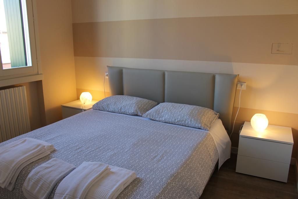 Residence Barcarola Сирмионе Стая снимка